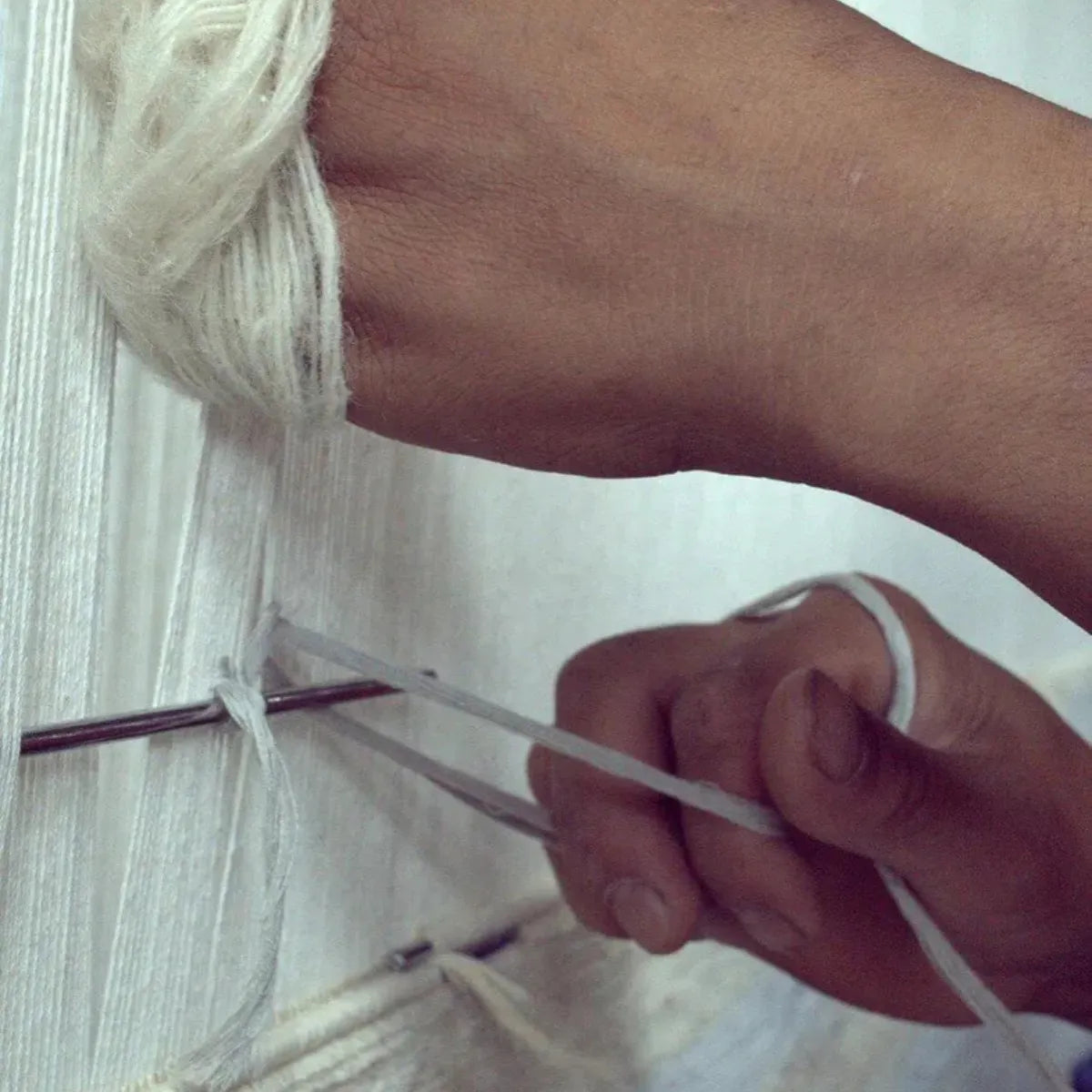 rug weaving using hand