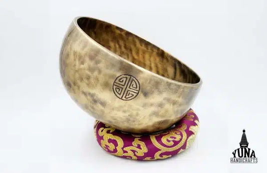 Full Moon Singing Bowl: Yuna Handicrafts